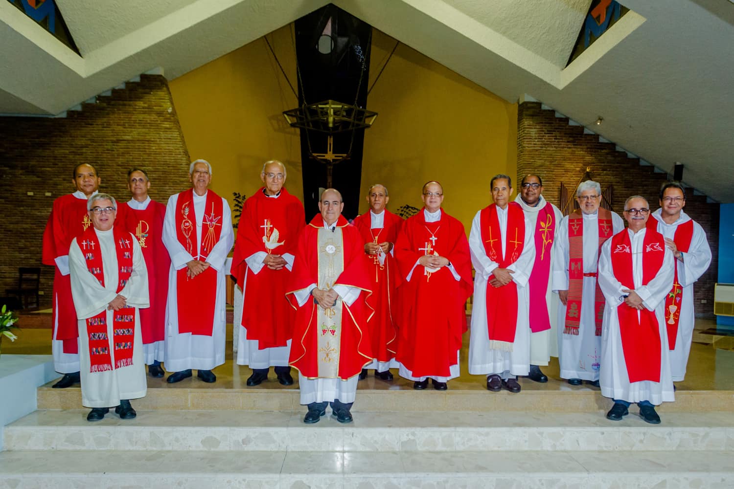 acerdotes de la Arquidiócesis de Santiago y de otras diócesis hermanas
