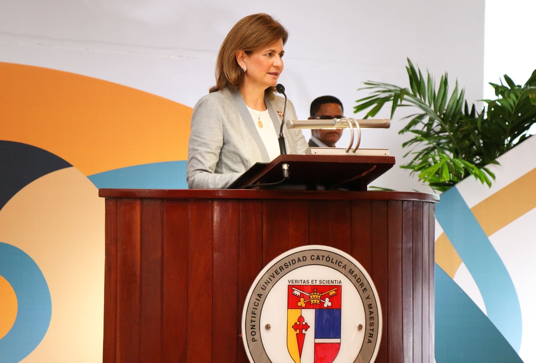 La vicepresidenta constitucional de la República Dominicana, Raquel Peña, subió al escenario con su charla Magistral, "Diseña tu vida, tu proyecto más importante"