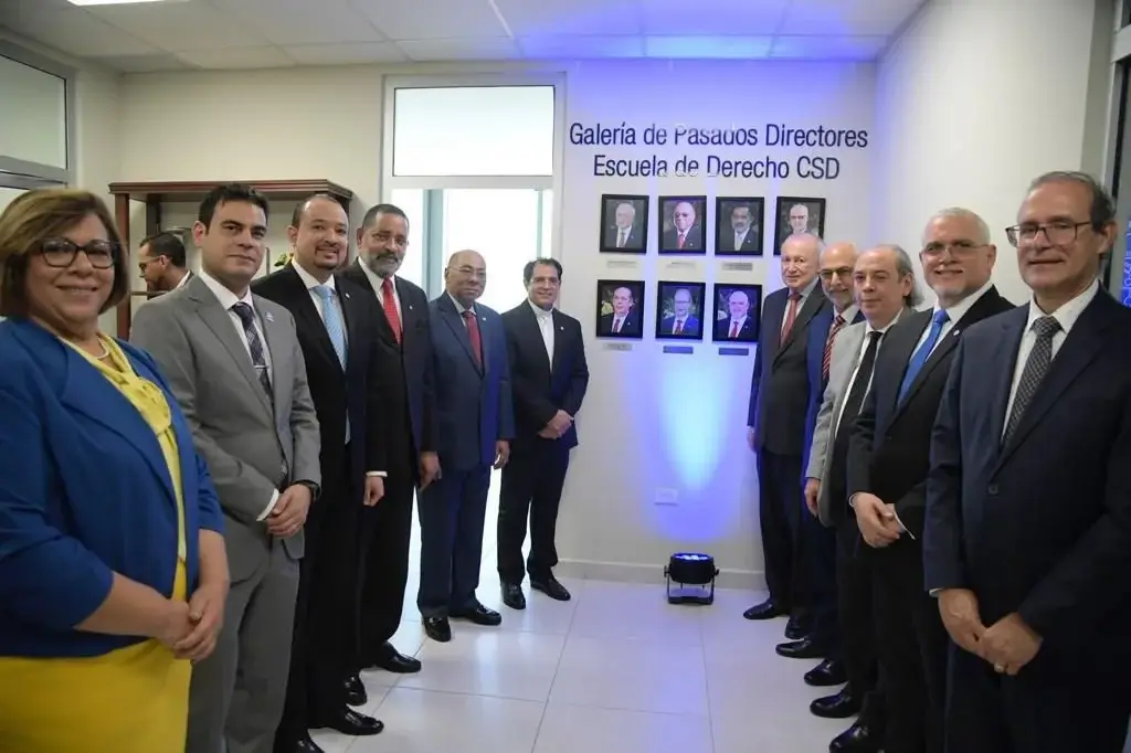 PUCMM inaugura Galería de Pasados Directores de la Escuela de Derecho