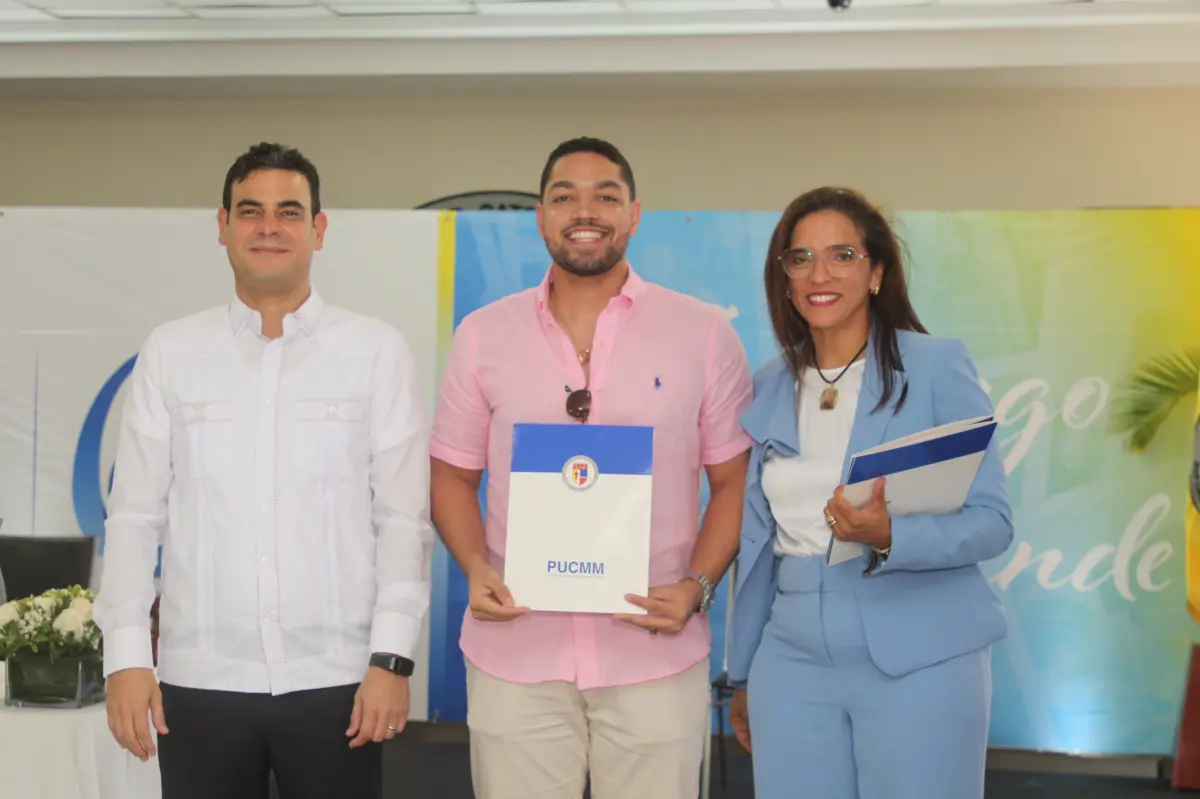 Entregan certificaciones a primera cohorte de estudiantes de ingeniería