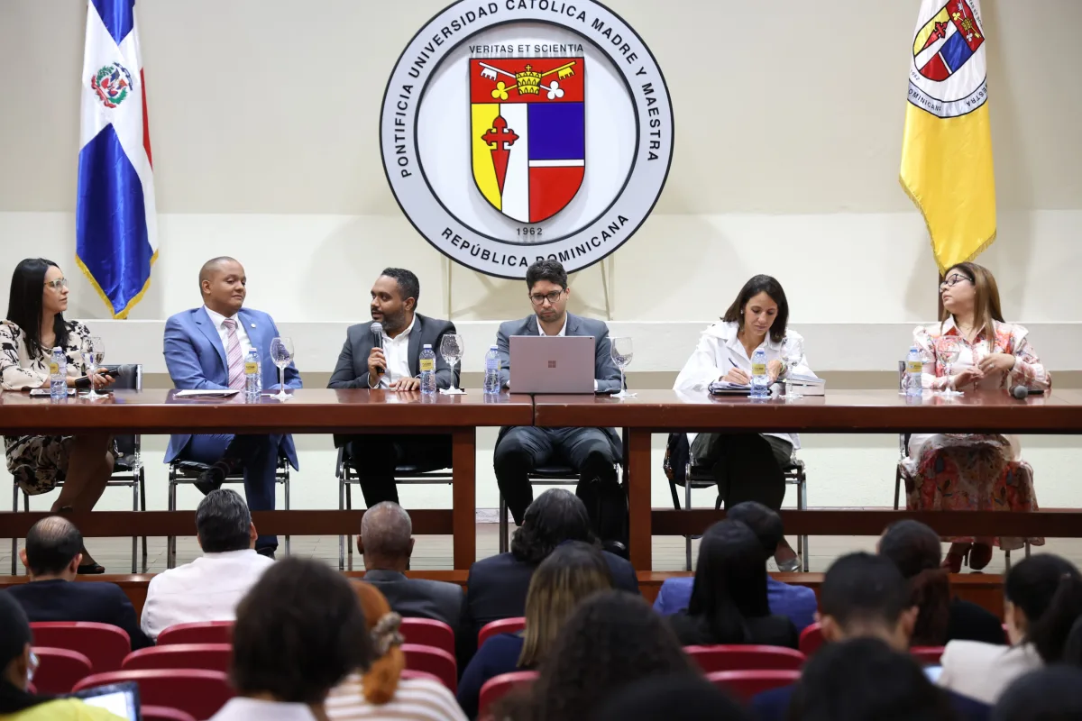 Escuela de Derecho realiza panel sobre seguridad y salud en el trabajo