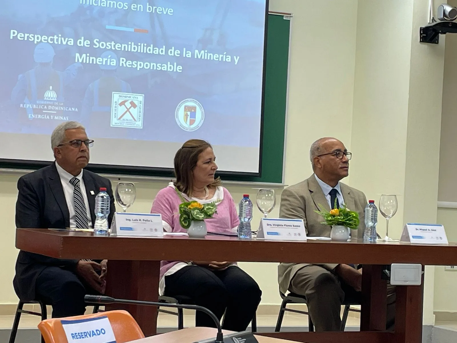 PUCMM realiza charla sobre sostenibilidad y minería responsable en República Dominicana