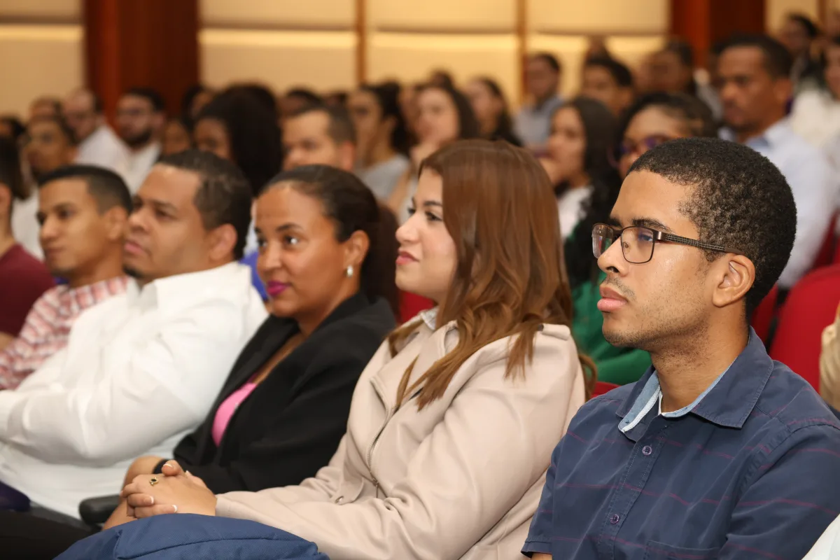 PUCMM da la bienvenida a nuevos estudiantes de postgrado