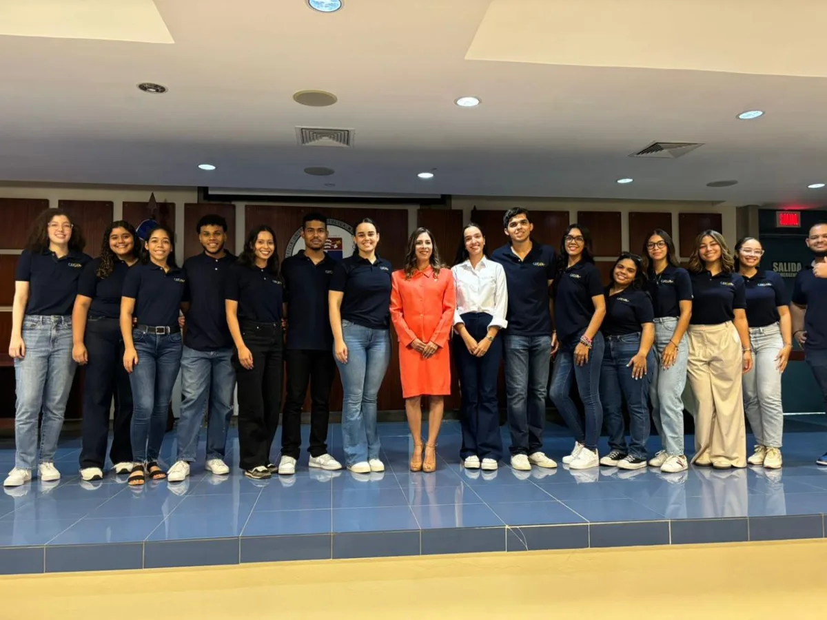 Estudiantes de Negocios realizan charla sobre el mercado de valores dominicano