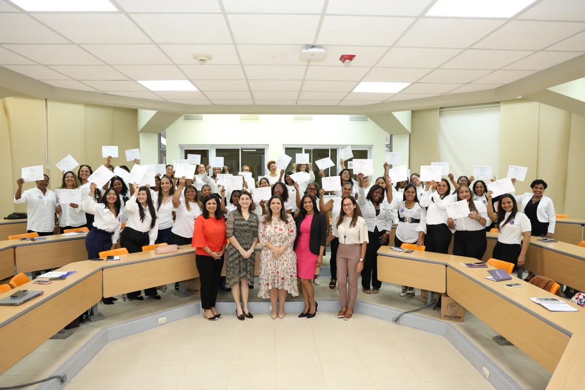 PUCMM gradúa 66 mujeres emprendedoras en programa Mujeres Sin Límites