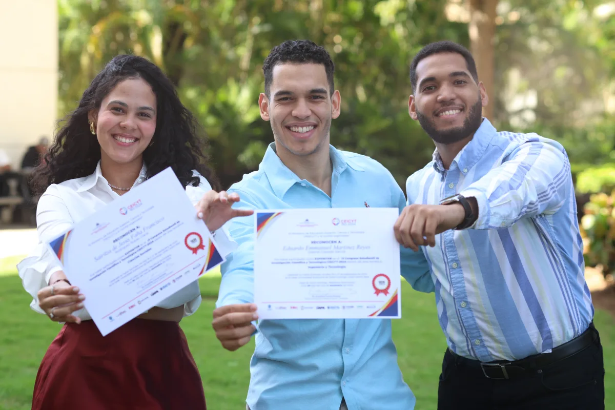 Estudiantes de la PUCMM ganan premios en el CEICYT