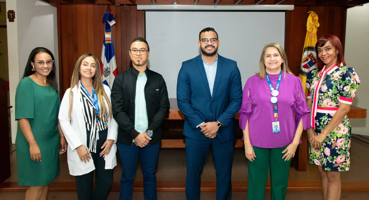 Médico orienta a alumnos sobre los cuidados paliativos