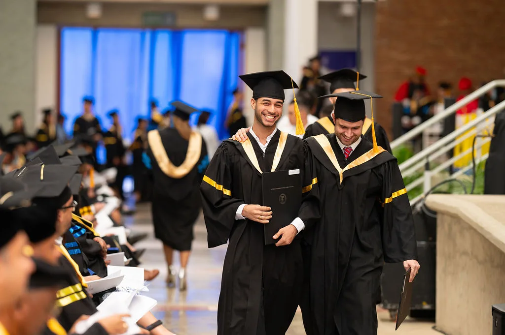 Fotos oficiales de la graduación 111 de PUCMM campus Santiago