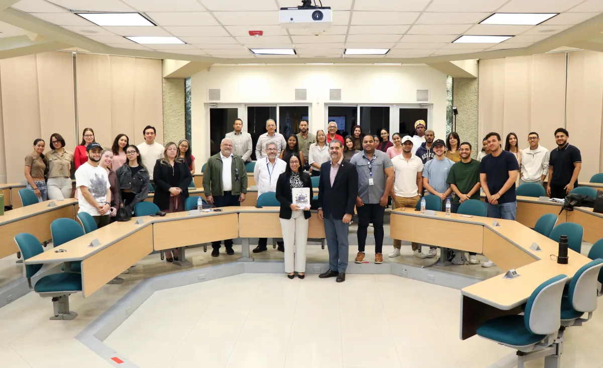 Presentan a estudiantes de Arquitectura de PUCMM el proyecto Mi FronteraRD