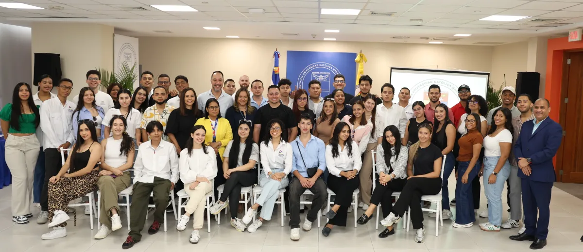 PUCMM recibe a estudiantes colombianos en intercambio sobre negocios internacionales