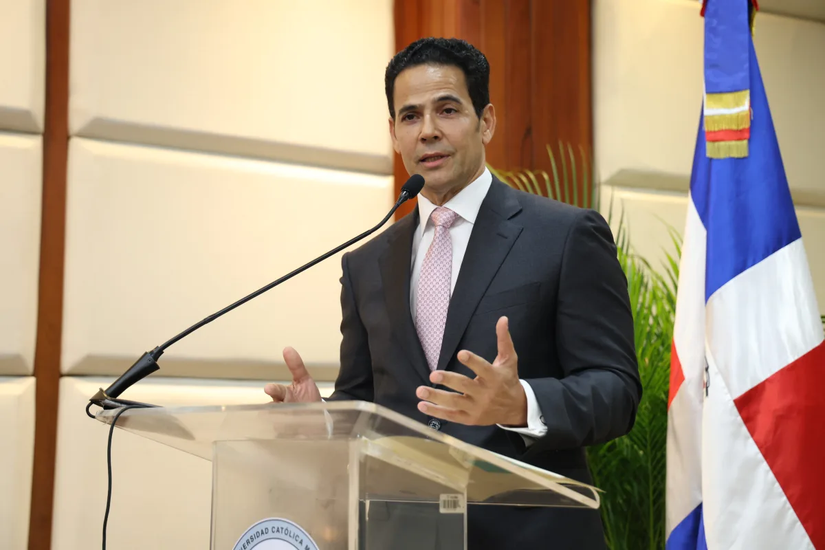 Robert Placencia presenta en la PUCMM su obra “Democracia, justicia y autogobierno judicial”