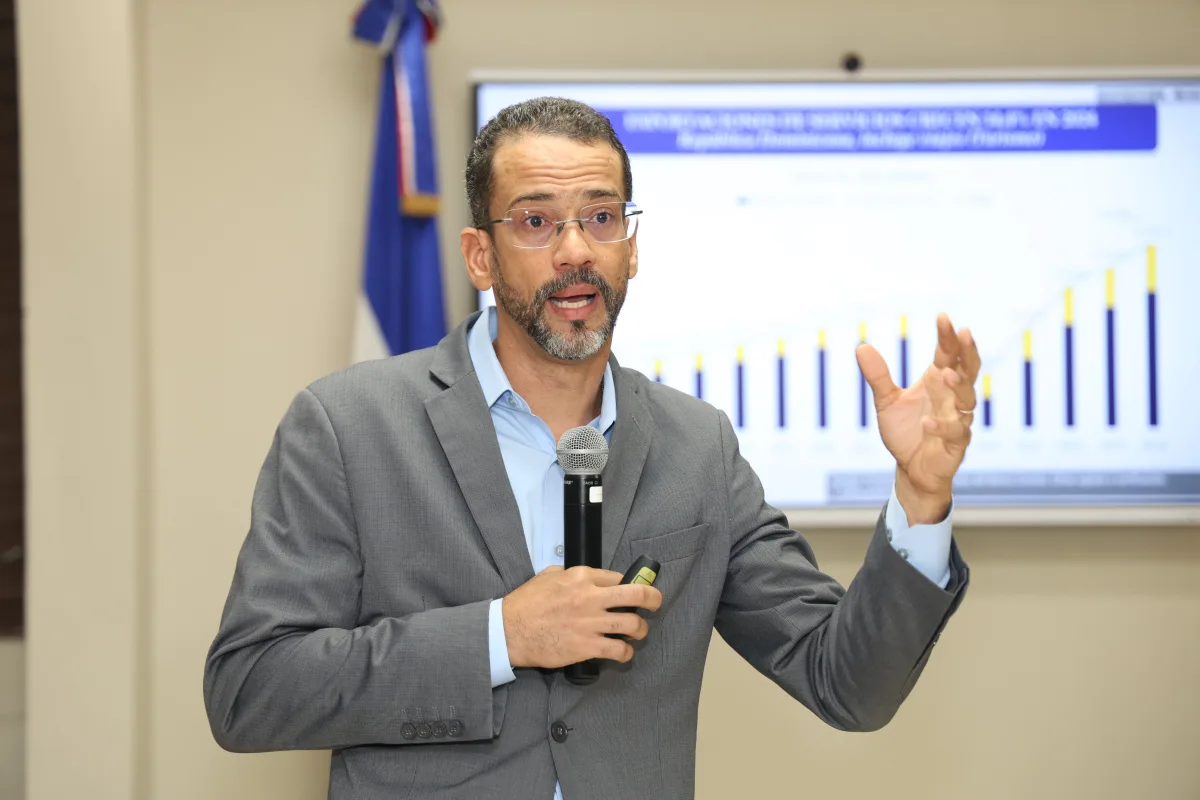 PUCMM aborda la promoción de exportaciones en charla con experto de ProDominicana