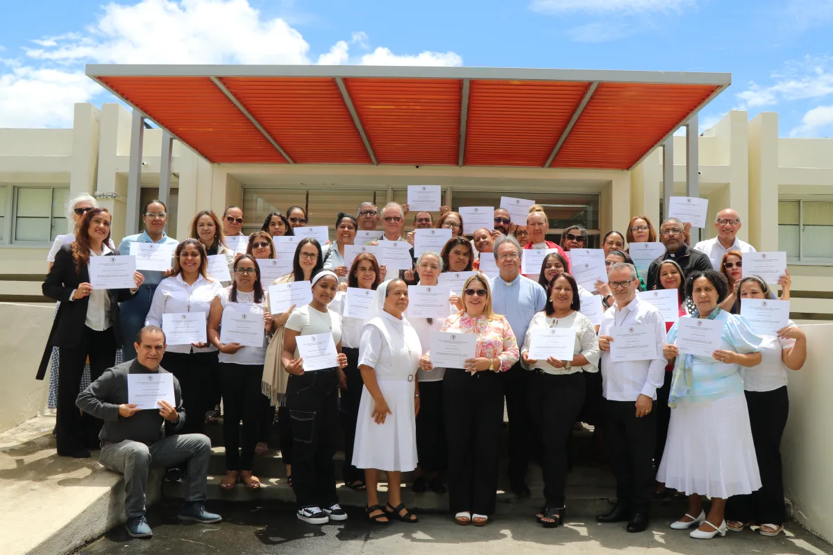 Escuela de Teología concluye formación a líderes de la Iglesia