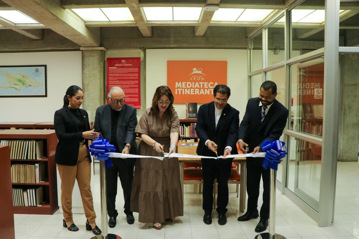 Centro León Jiménez abre en la biblioteca de PUCMM una mediateca itinerante