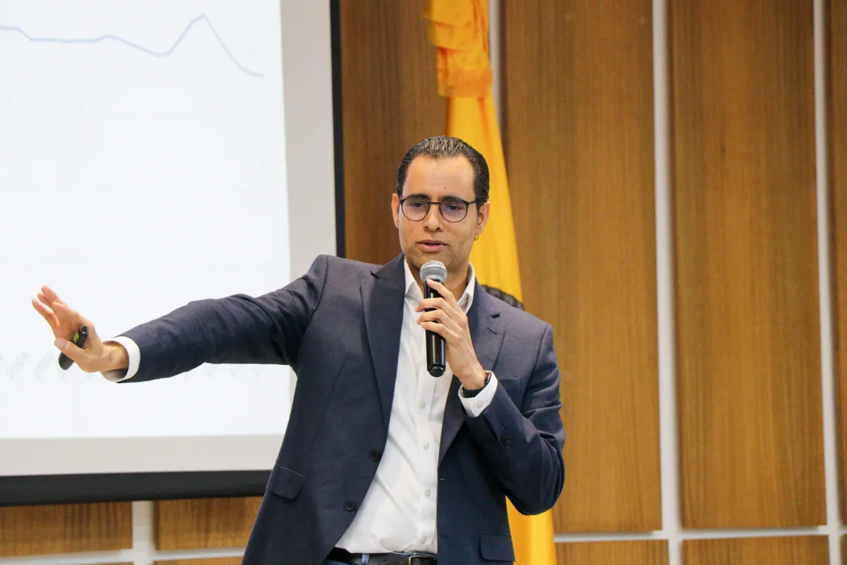 Juan Ariel Jiménez motiva a los alumnos a ser estudiantes perpetuos