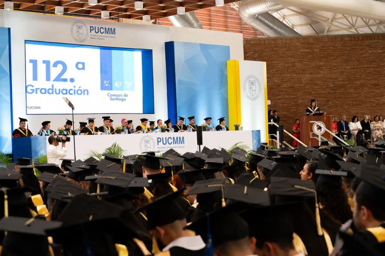 PUCMM gradúa 1,111 nuevos profesionales con un índice de empleabilidad del 95%
entre sus egresados