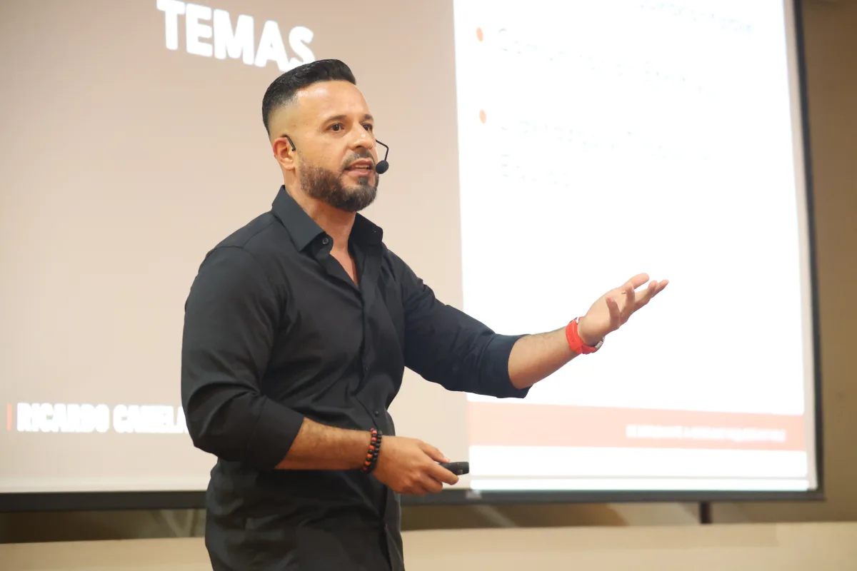 Ricardo Canela invita a futuros juristas a construir una mentalidad inquebrantable