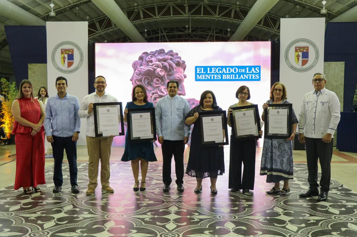 PUCMM reconoce a docentes en el Día del Maestro 2025