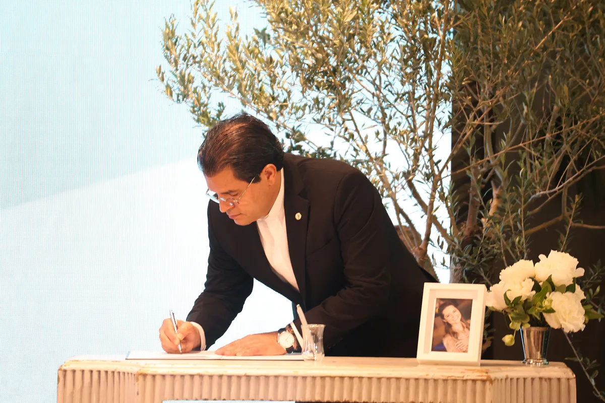 PUCMM firma convenio con Fondo Académico y Cultural Alexandra Grullón para impulsar becas universitarias