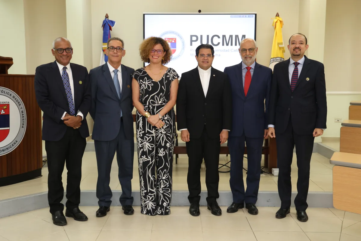 Universidad Externado de Colombia reconoce a egresados del Doctorado en Derecho de PUCMM
