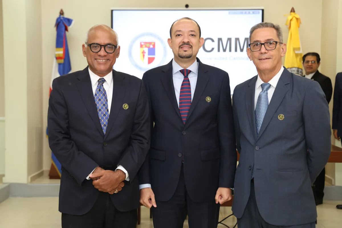 Universidad Externado de Colombia reconoce a egresados del Doctorado en Derecho de PUCMM