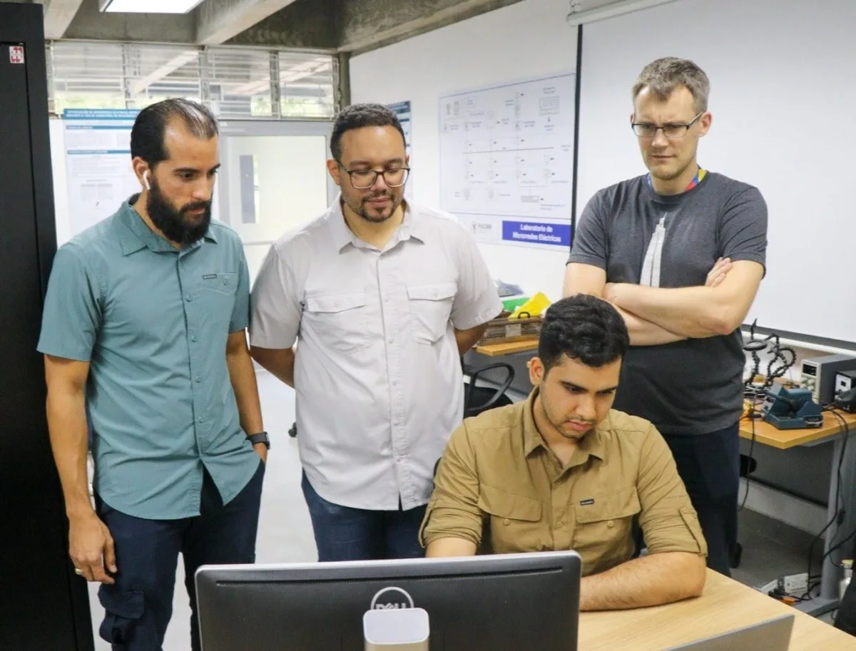 PUCMM impulsa la innovación en semiconductores con bootcamp y tapeout