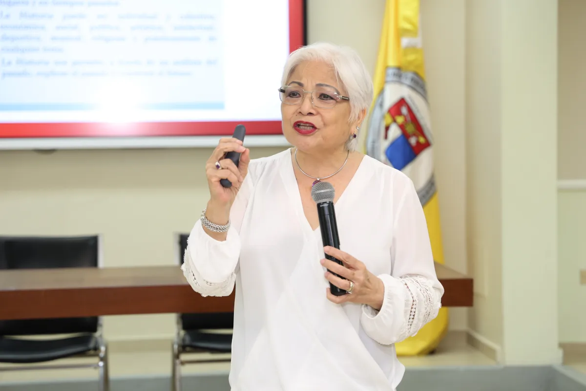 Mu-Kien Sang Ben destaca el valor de la historia y el pensamiento crítico en la formación ciudadana