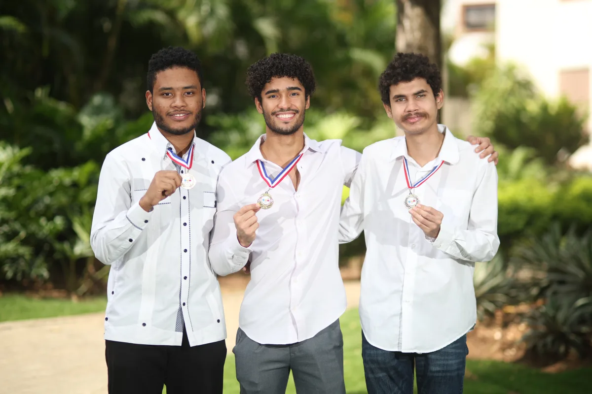 PUCMM logran primer y segundo lugar en competencia internacional de programación ICPC 2025