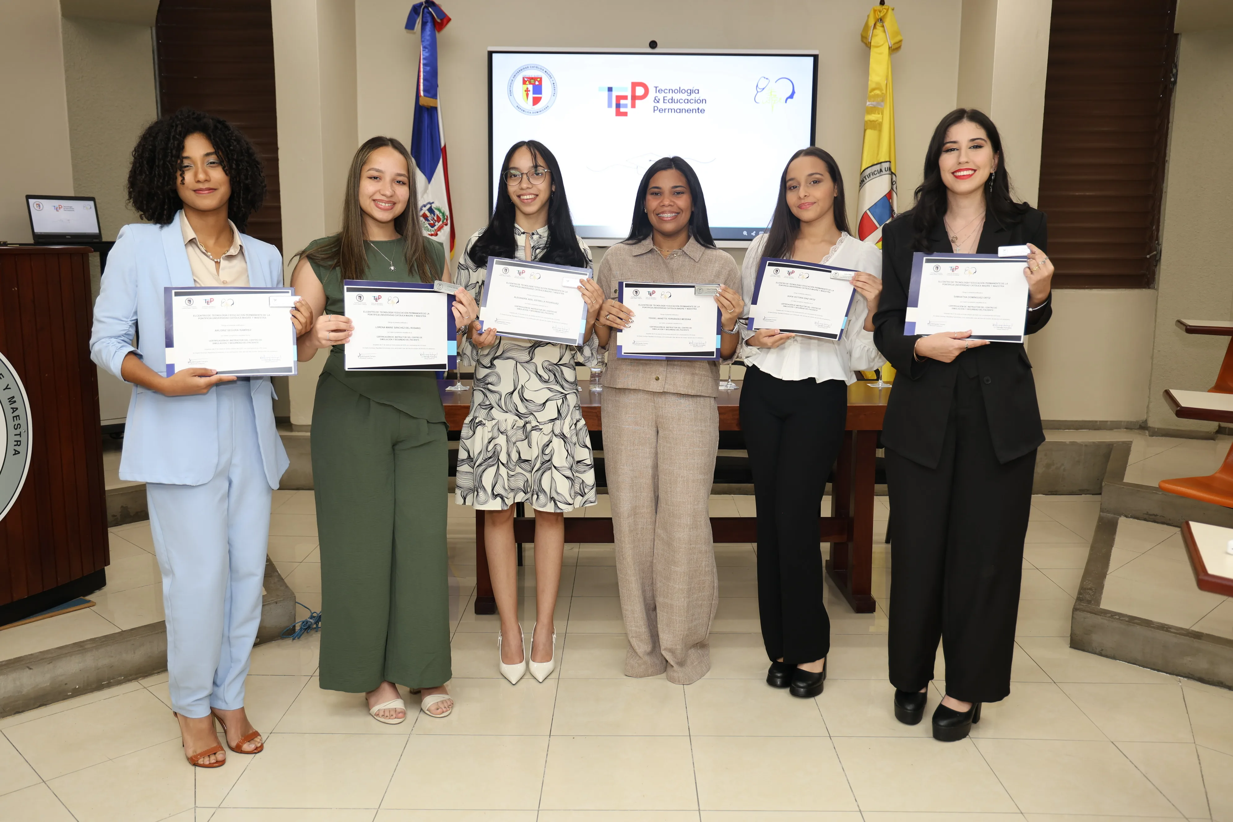 PUCMM gradúa nuevas instructoras del Programa Integrado de Asistente a Profesor de Ciencias de la Salud