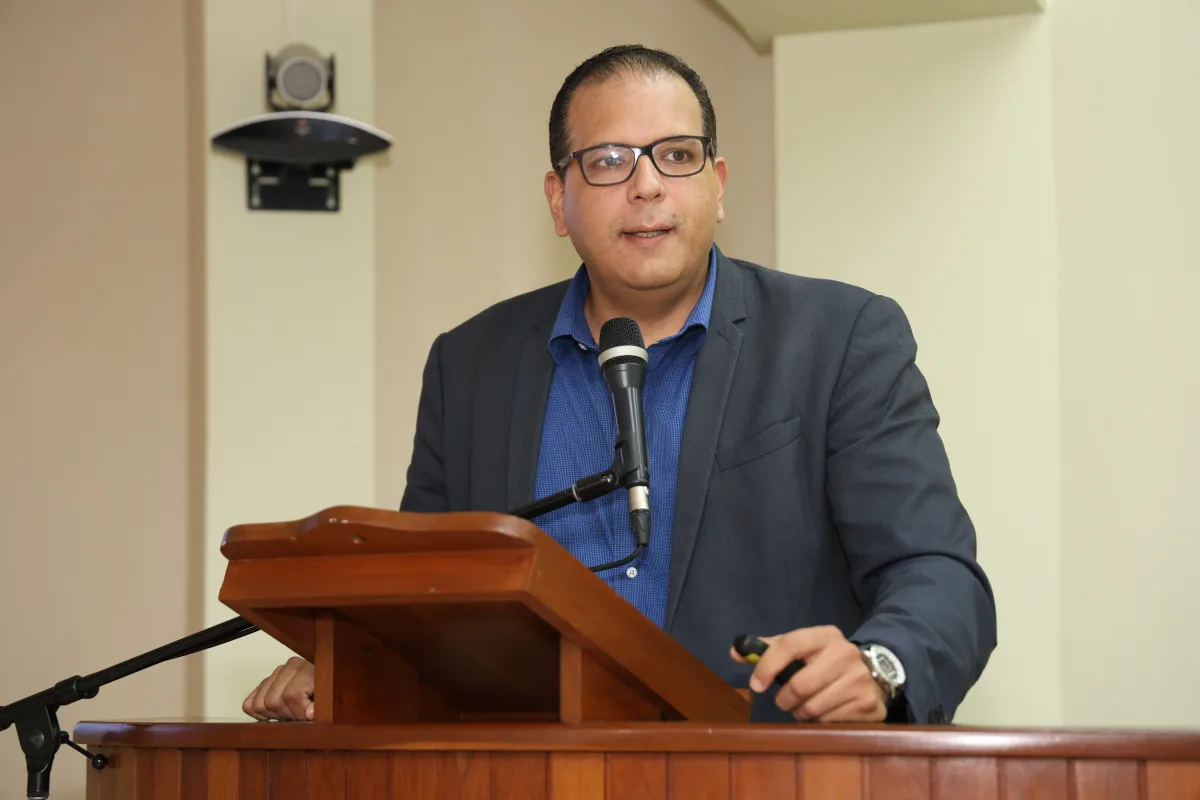 Estudio aborda el manejo de las élites como origen del desarrollo desigual entre RD y Haití