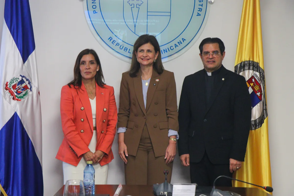 PUCMM recibe la visita de la embajadora de los Estados Unidos