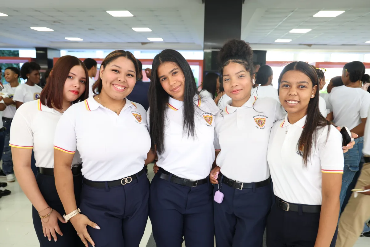 Cientos de estudiantes exploran carreras técnicas en feria EducaTEP