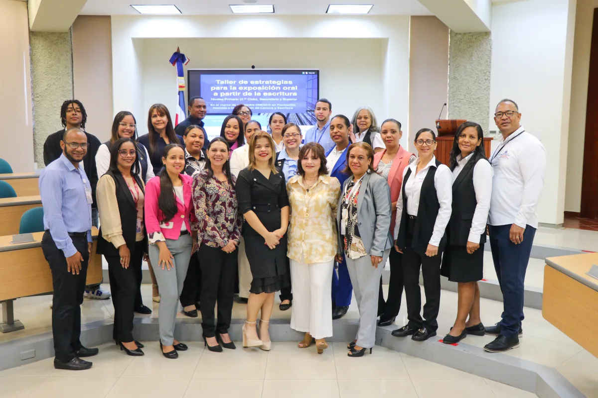 Escuela de Lenguas imparte taller Estrategias para exposición oral a partir de la escritura
