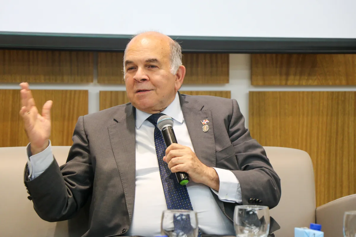 Pelegrín Castillo pone en circulación el libro “Choque de Potencias en el Gran Caribe”