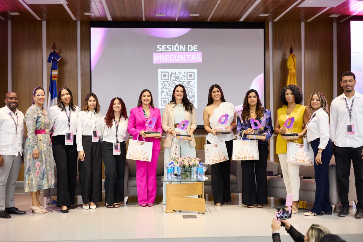 Estudiantes de Marketing presentan seminario “Más Marketing: Breaking The Frame”