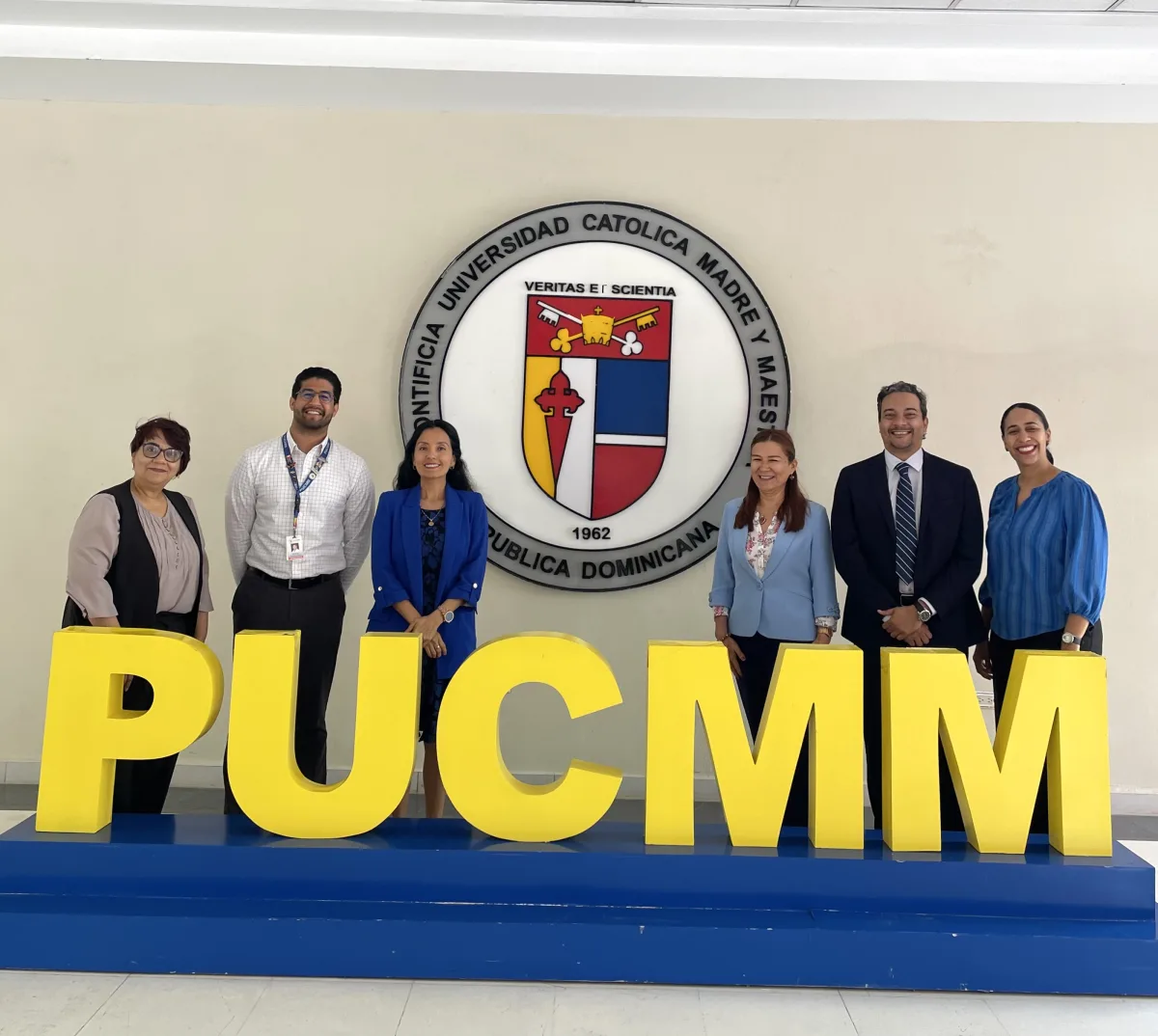 PUCMM recibe la visita de la Universidad San Ignacio de Loyola de Perú
