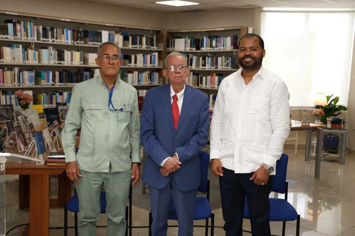 PUCMM inaugura exposición de autores galardonados con el "Caonabo de Oro" durante Semana del Libro 2026