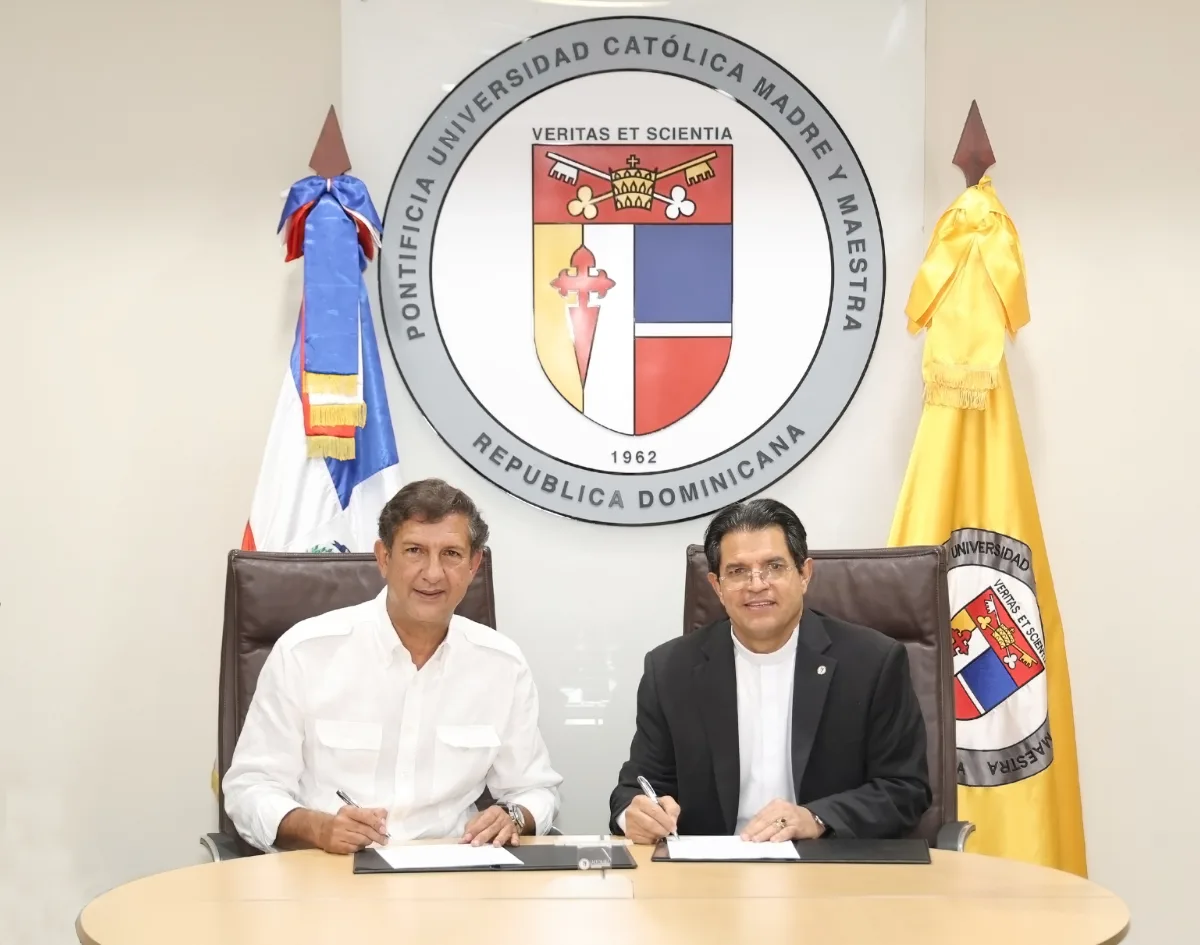 PUCMM y Grupo Estrella firman alianza para impulsar la industria de semiconductores en RD