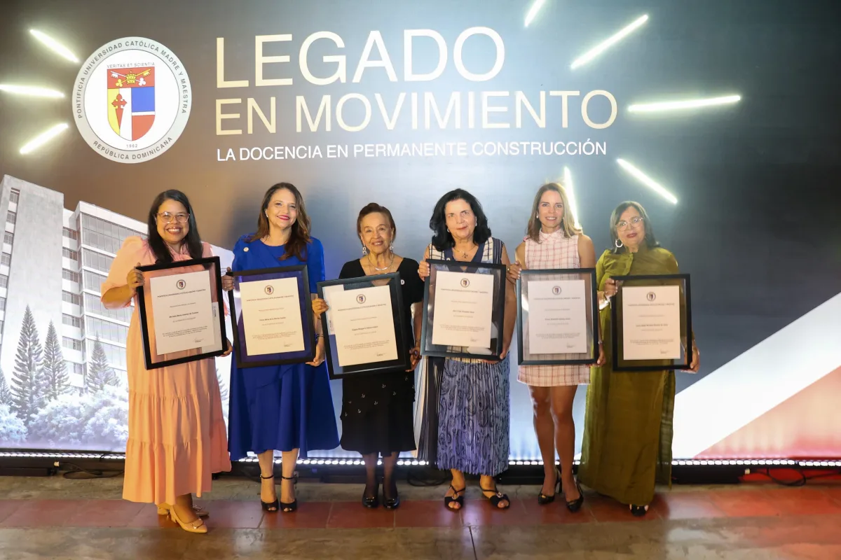 PUCMM reconoce legado de sus docentes de Santiago en el Día del Maestro