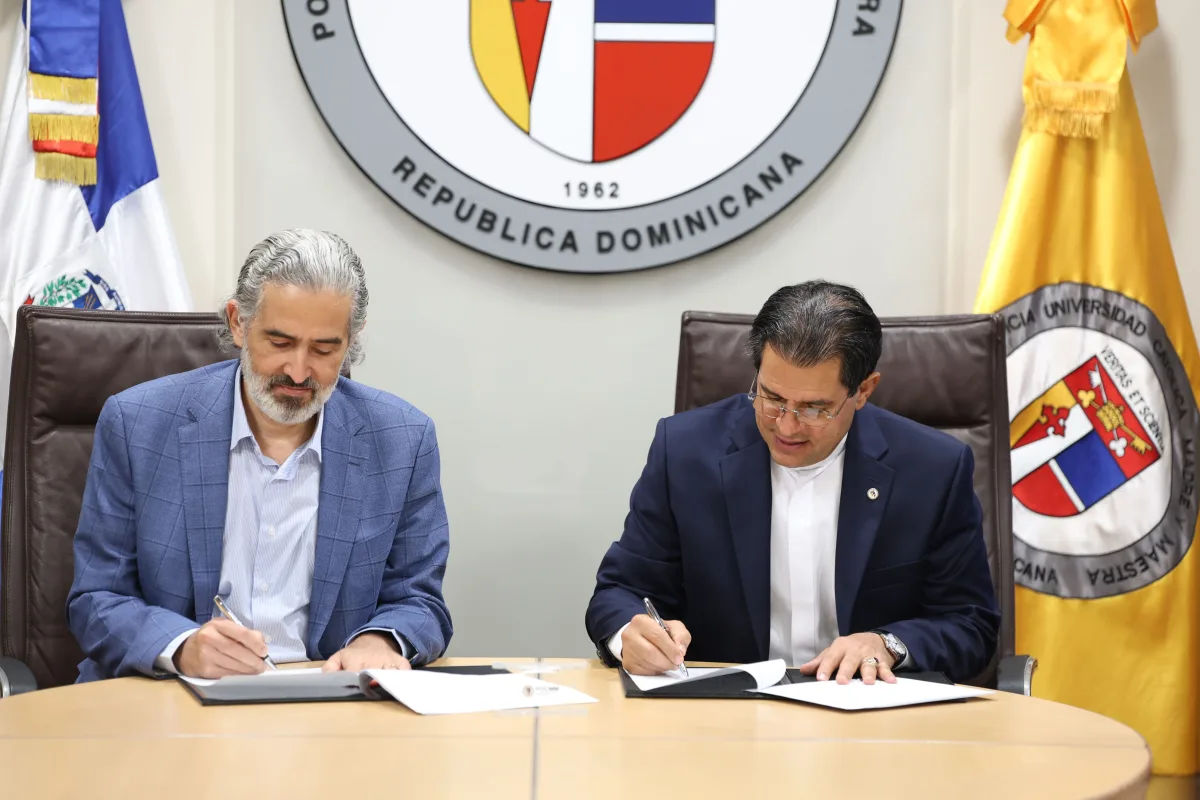 PUCMM y SOFRATESA firman convenio para impulsar proyectos académicos