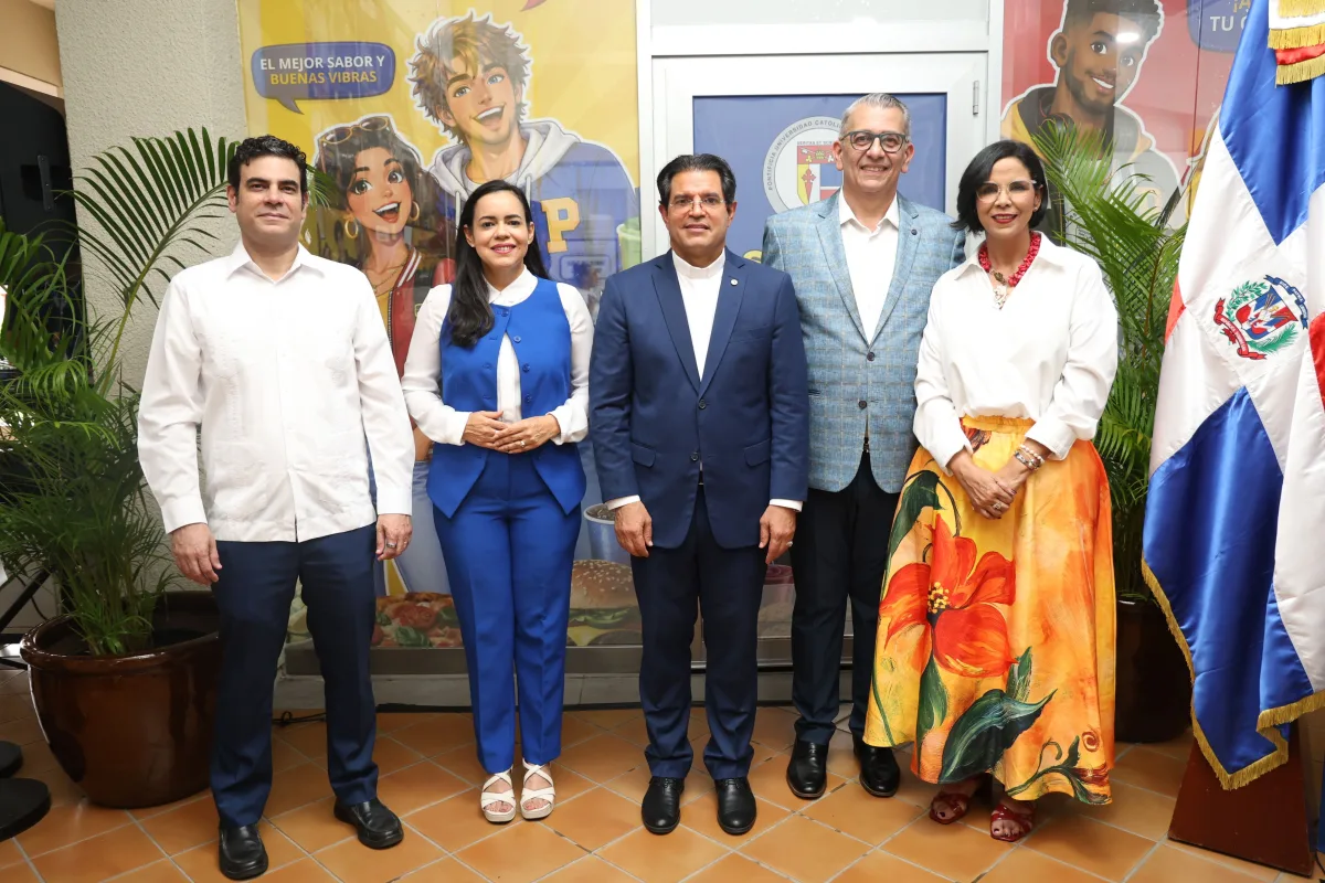 Julio Ferrerira, Evelissy Rodríguez, Secilio Espinal, Juan Pablo Chaddy y Maité Medina