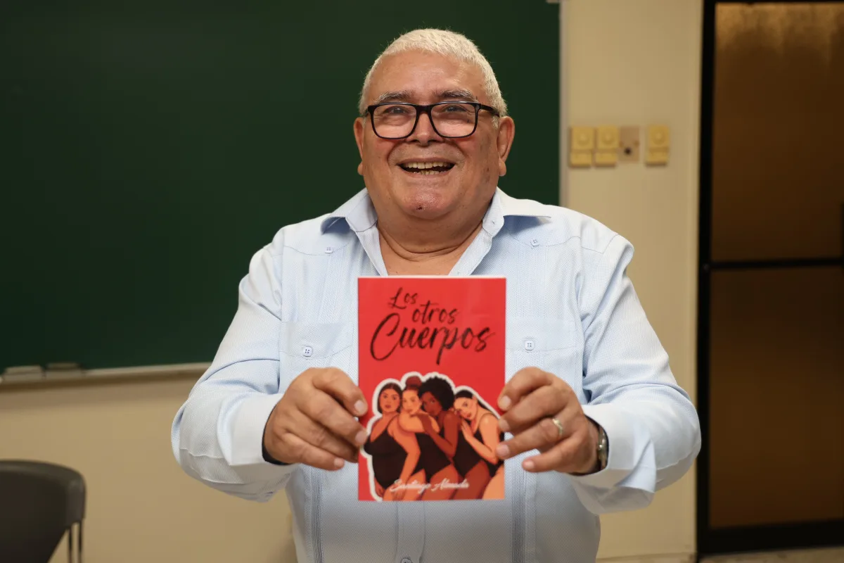 Santiago Almada presenta en la PUCMM su novela Los otros cuerpos