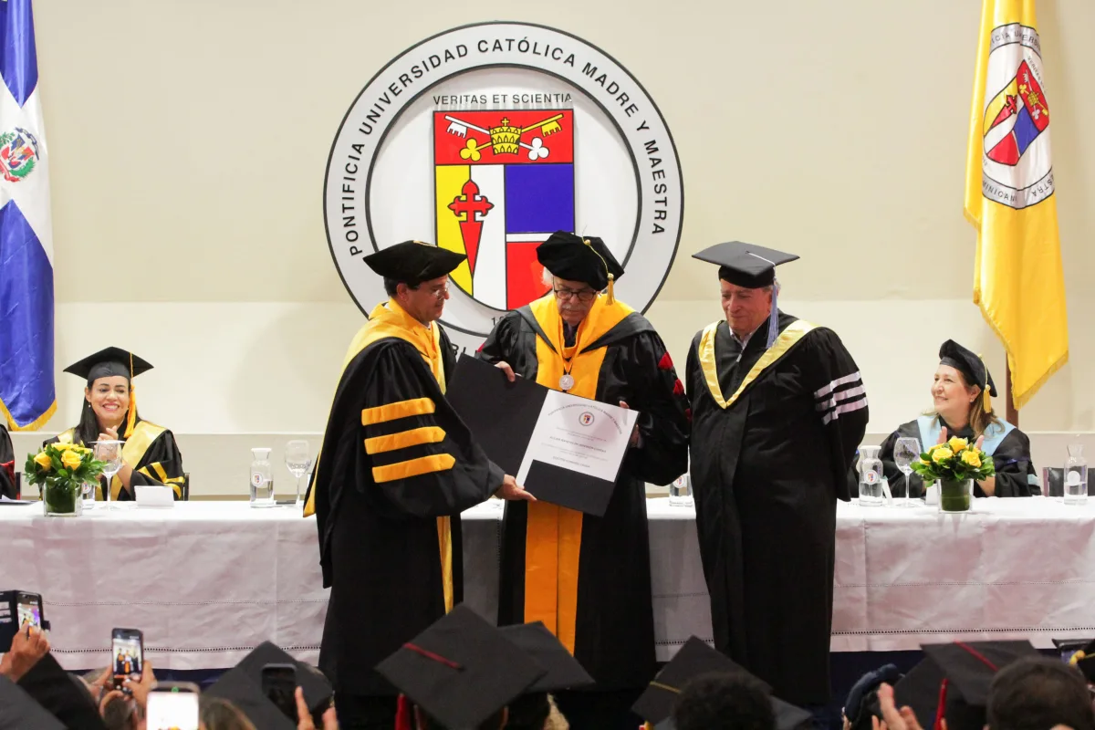 PUCMM otorga un Honoris Causa al jurista Allan Randolph Brewer-Carías