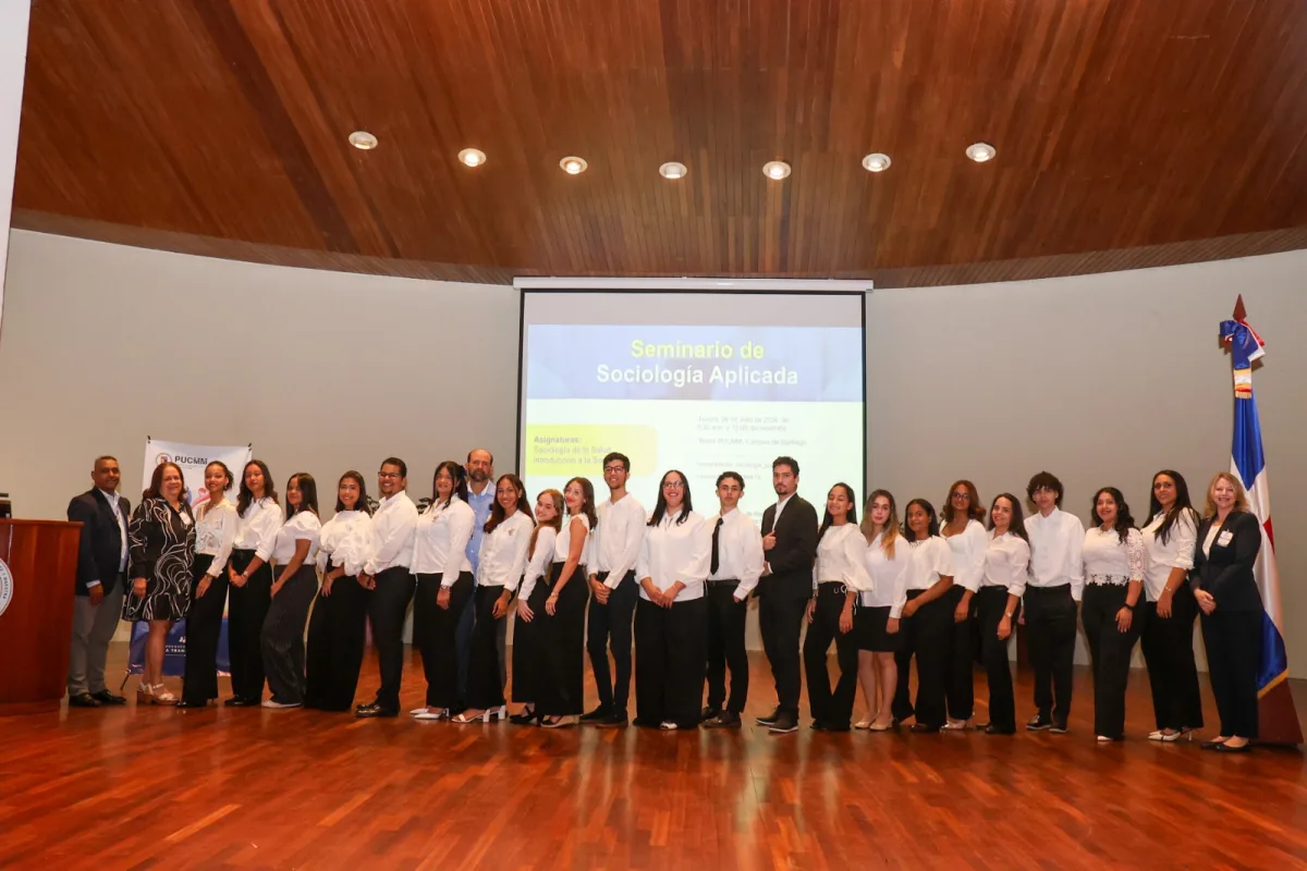 Estudiantes presentan sus estudios durante Seminario de Sociología Aplicada