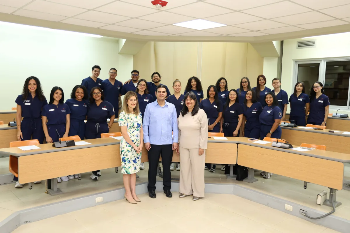 PUCMM entrega plaquitas a primera cohorte de Nutrición y Dietética en S.D.