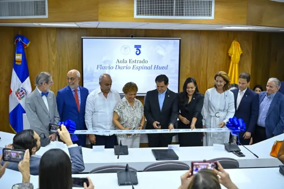 04-09-26 Inauguración del Aula Estrado “Dr. Flavio Darío Espinal Hued”-013 (1)