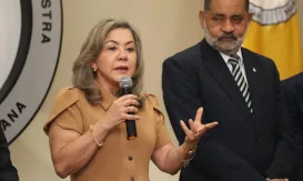 PUCMM reconoce la trayectoria docente de Hermenegilda del Rosario Fondeur