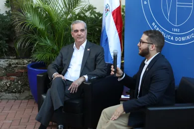 Café político de PUCMM con Luis Abinader