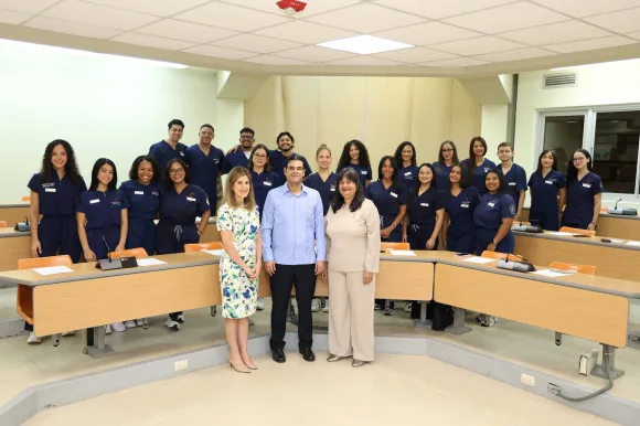 Entrega de plaquitas a los estudiantes de nutricion 3