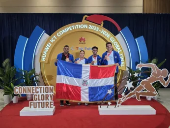 Equipo ganador de Huawei de PUCMM en China